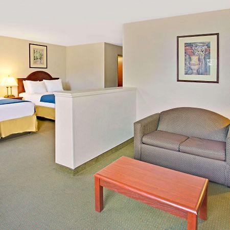 Days Inn & Suites By Wyndham Laurel Near Fort Meade Zewnętrze zdjęcie