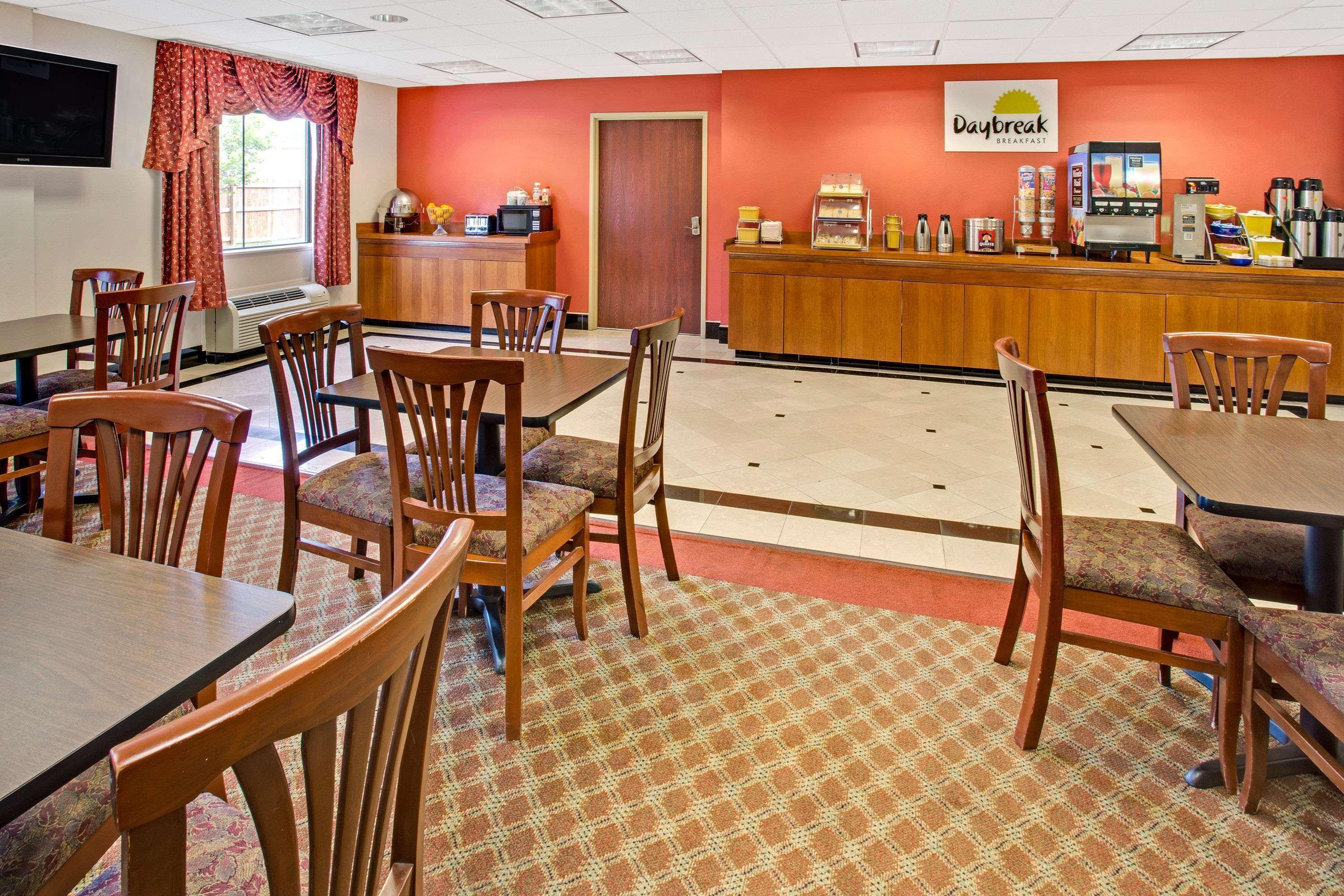Days Inn & Suites By Wyndham Laurel Near Fort Meade Zewnętrze zdjęcie