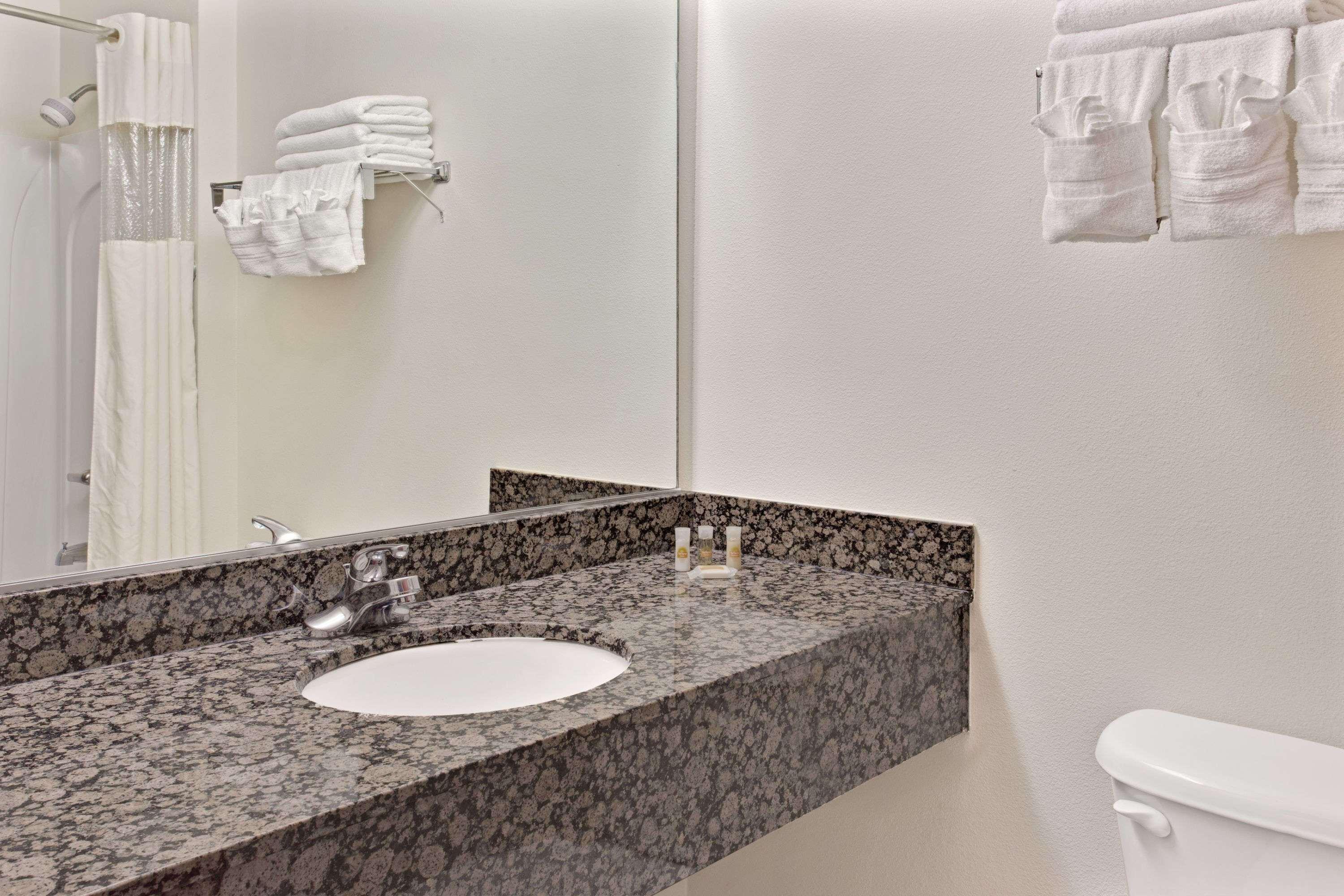 Days Inn & Suites By Wyndham Laurel Near Fort Meade Zewnętrze zdjęcie
